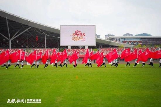 张馨予饰演的梅密诺与林小檀同处于黑暗一面，她目光向下似乎心事重重，身份成谜引人好奇